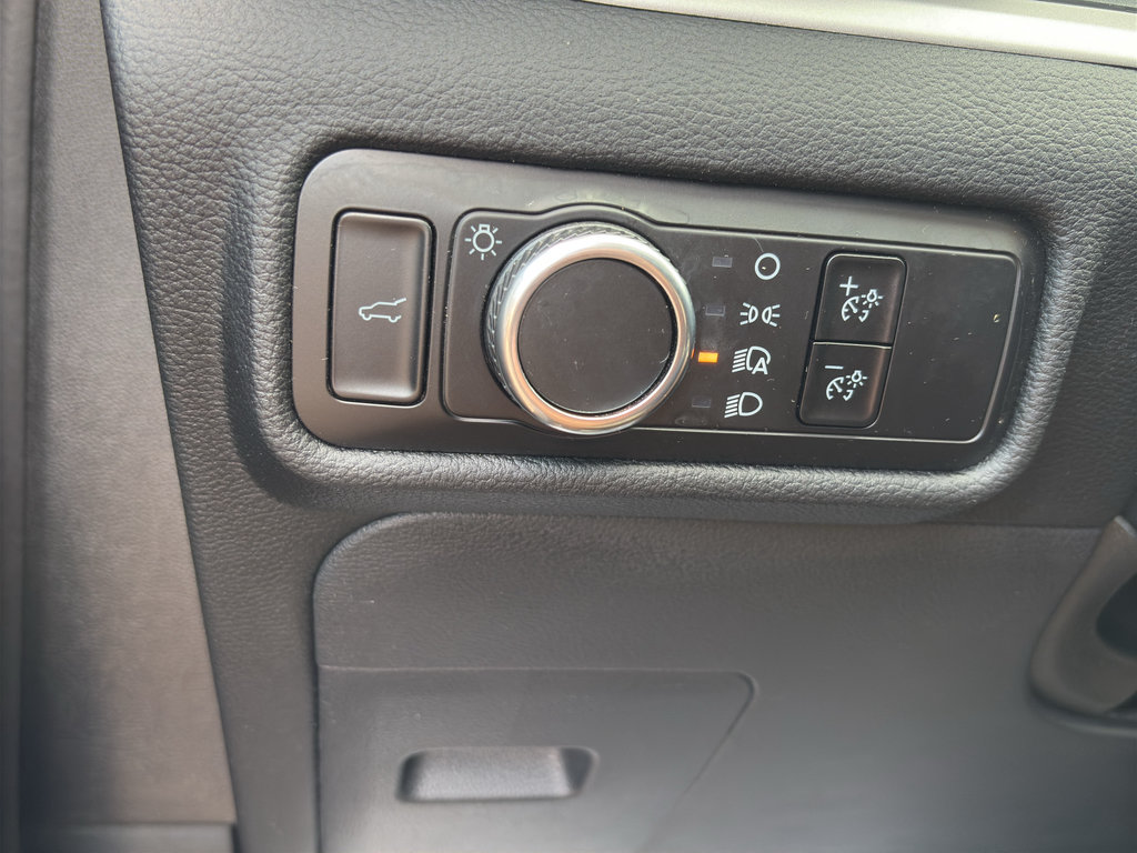 Used 2023 Ford Explorer XLT RWD image 27