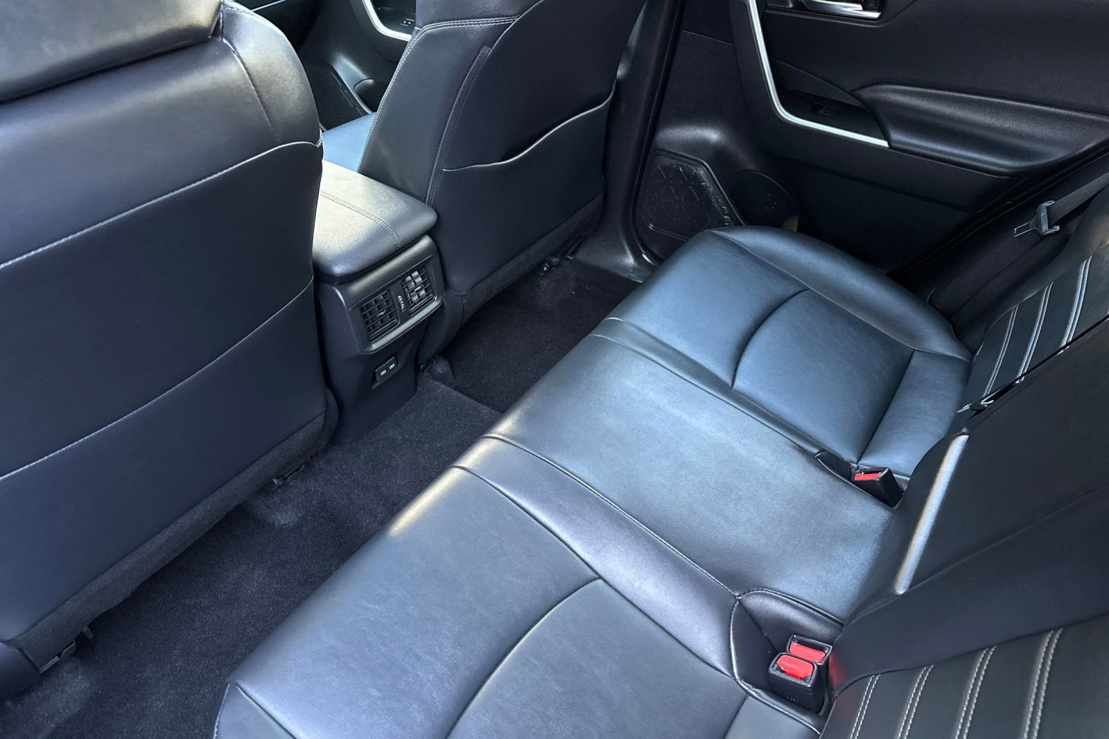 Used 2023 Toyota RAV4 XLE Premium image 12