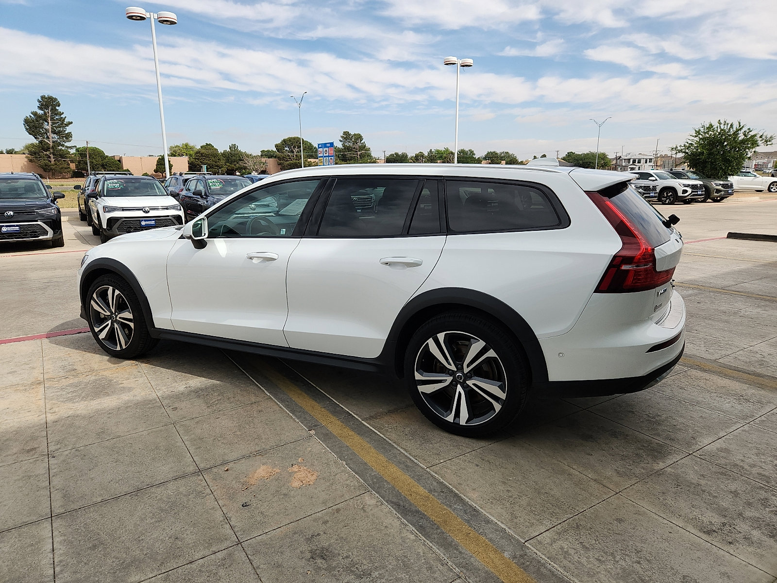 Used 2025 Volvo V60 B5 Cross Country Plus AWD/4WD image 4