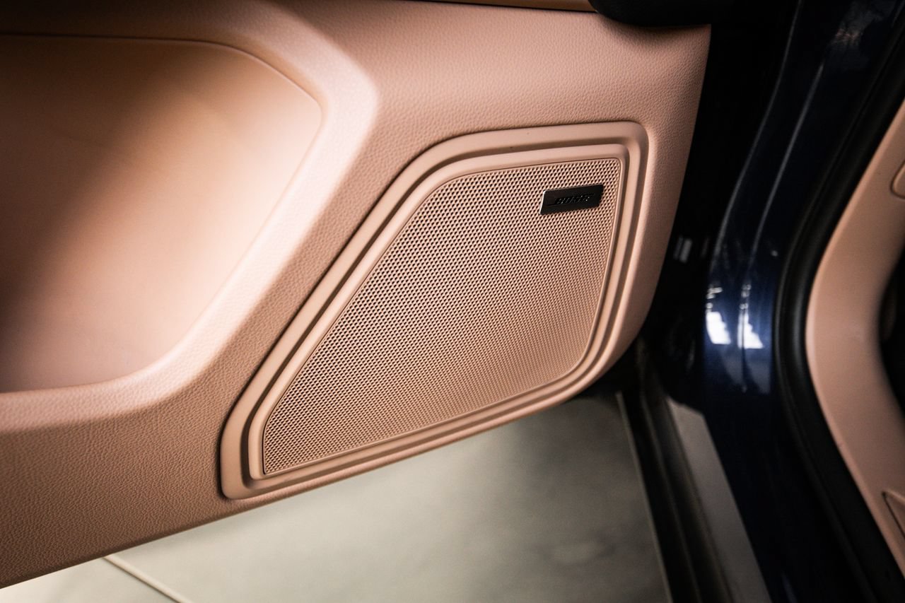 Certified 2024 Porsche Macan AWD/4WD image 21