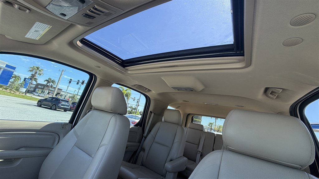 Used 2012 Cadillac Escalade Luxury RWD image 7