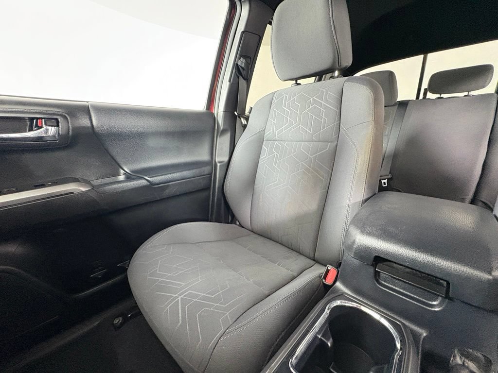 Used 2017 Toyota Tacoma TRD Off-Road w/ Premium & Technology Package AWD/4WD image 17