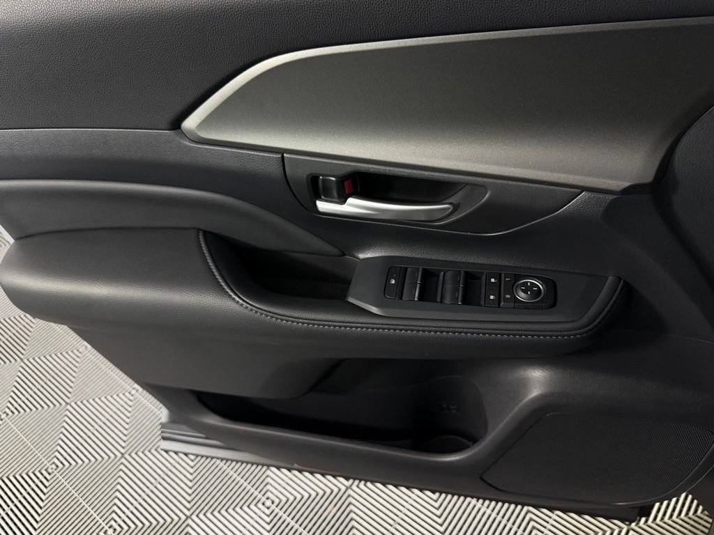 Used 2025 Toyota Grand Highlander FWD image 24