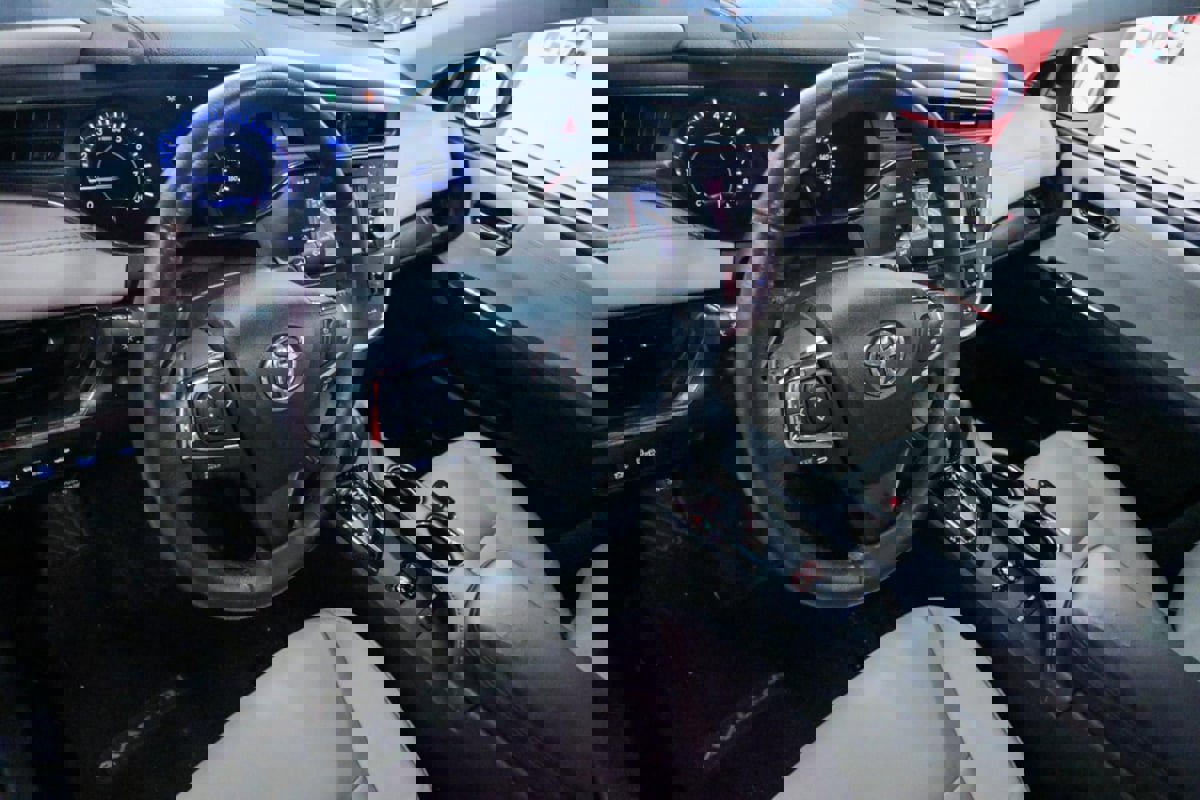 Used 2018 Toyota Avalon XLE Premium FWD image 12