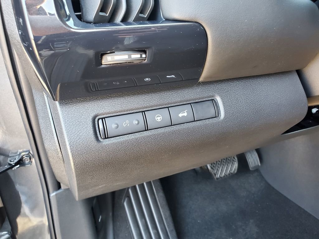 New 2025 Nissan Pathfinder SV image 23