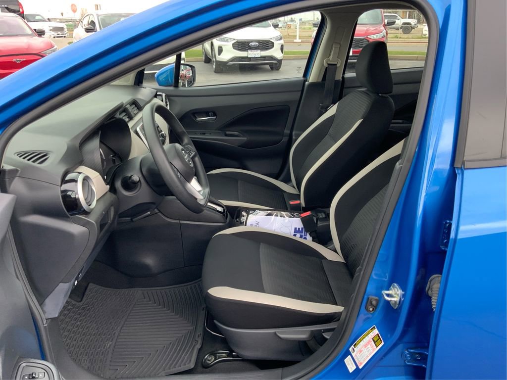 Used 2022 Nissan Versa SV image 9