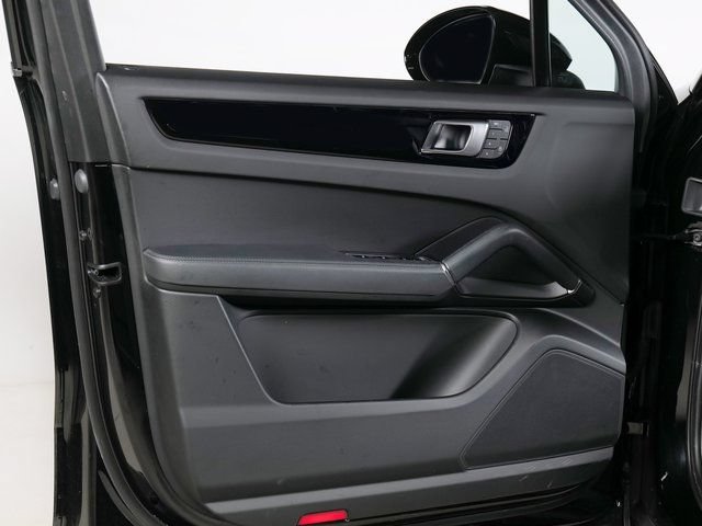 Certified 2023 Porsche Cayenne AWD/4WD image 28