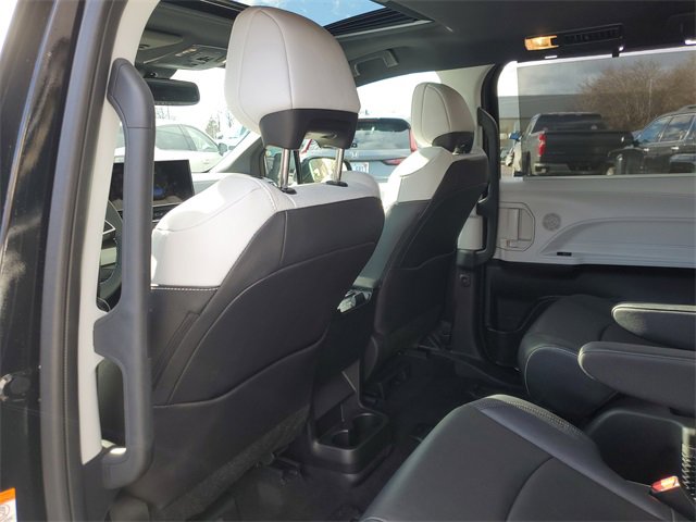 Used 2025 Toyota Sienna XSE image 11