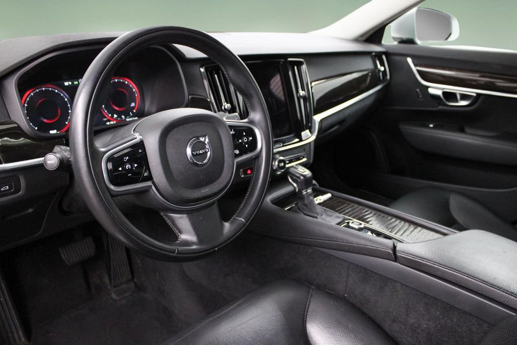 Used 2018 Volvo S90 T6 Momentum w/ Convenience Package AWD/4WD image 2