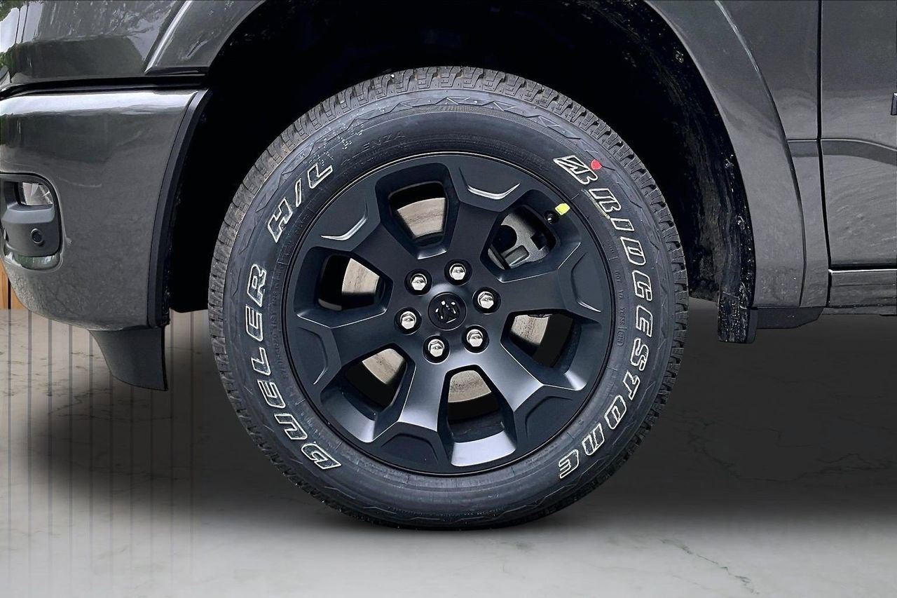 New 2026 RAM 1500 4x4 Crew Cab image 31