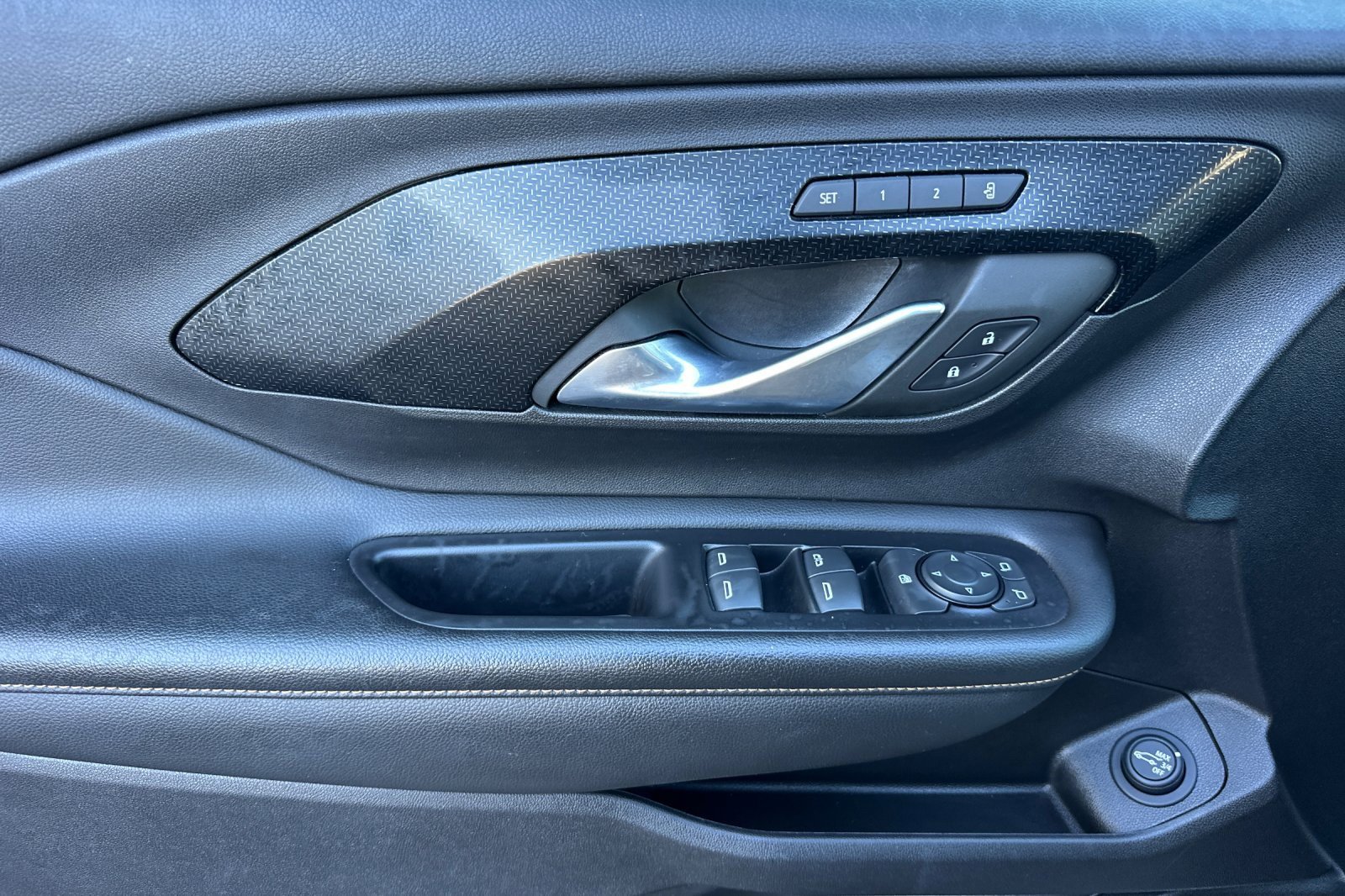 Used 2023 GMC Terrain AT4 image 11