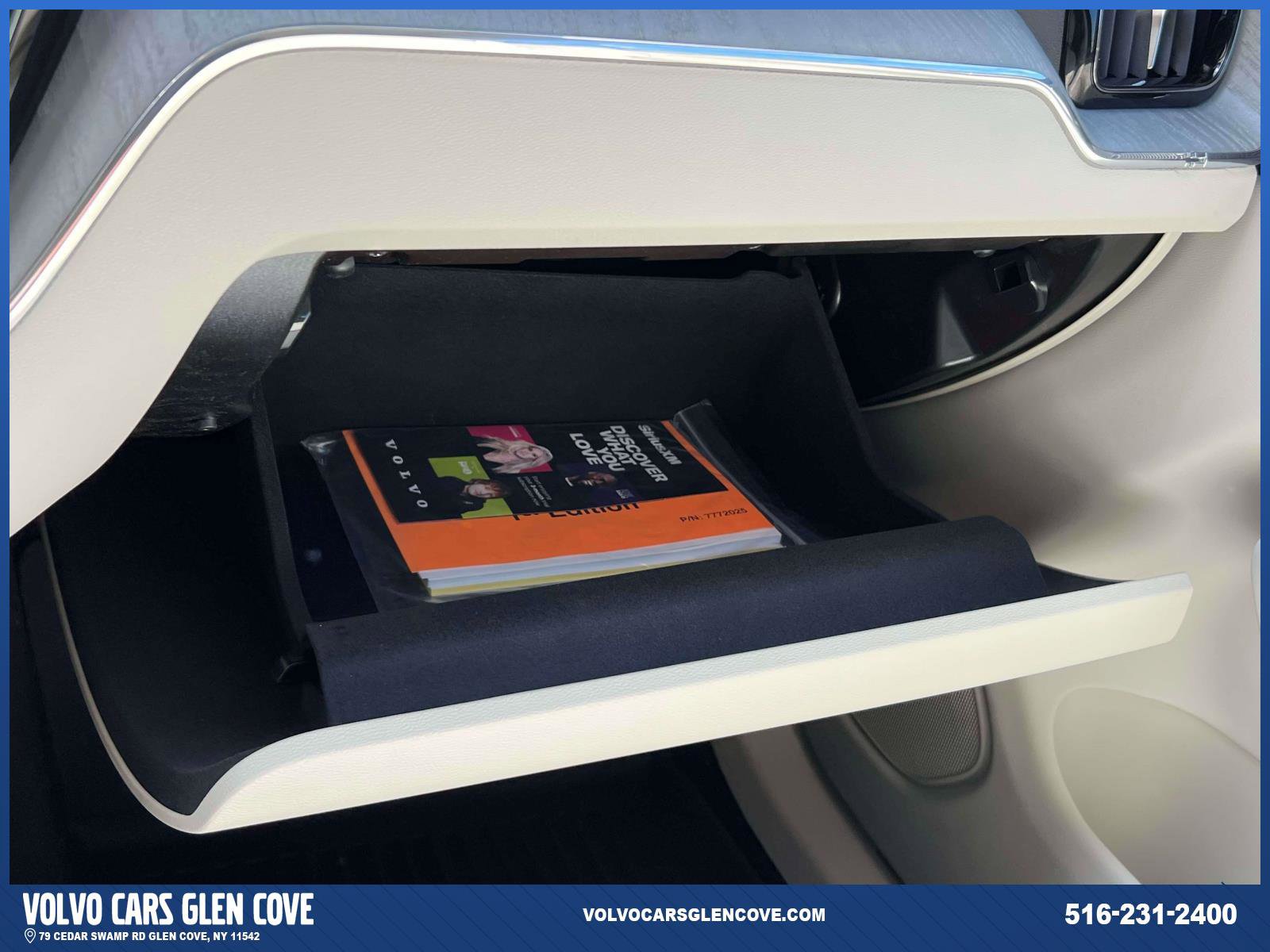 Used 2025 Volvo XC60 T8 Plus image 34