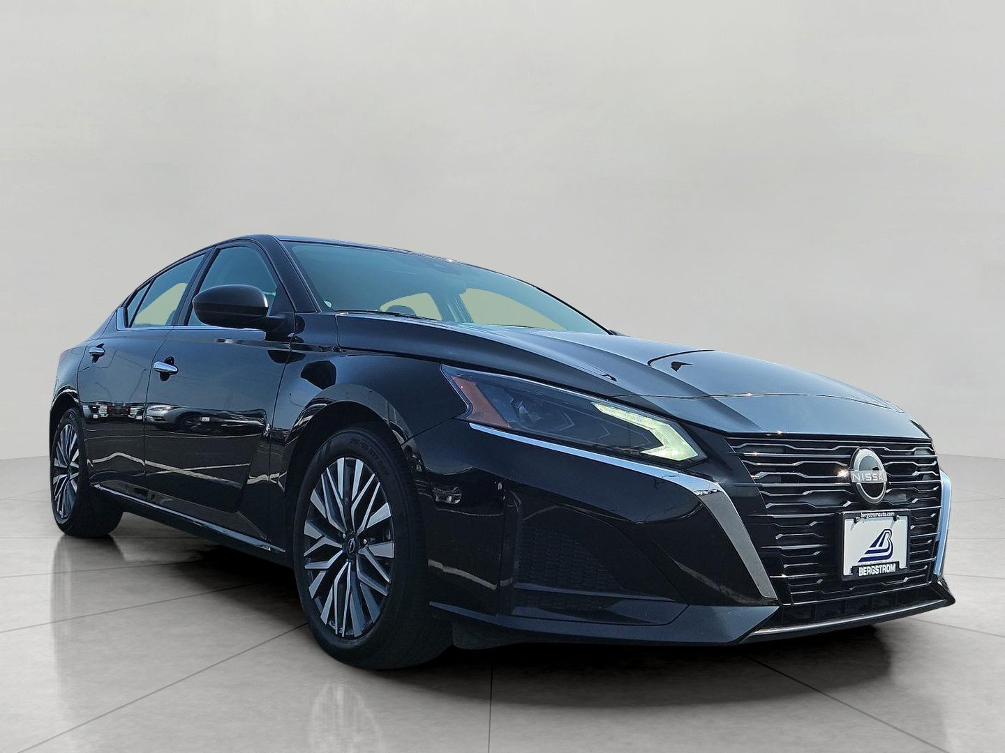 Used 2025 Nissan Altima 2.5 SV