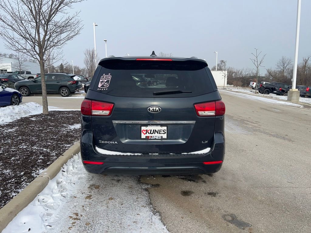 Used 2015 Kia Sedona LX w/ LX Convenience Package image 5