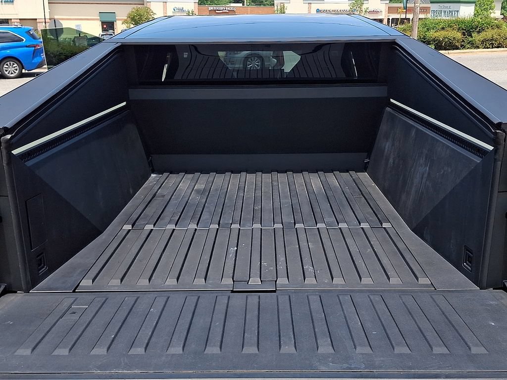 Used 2025 Tesla Cybertruck AWD Crew Cab image 29