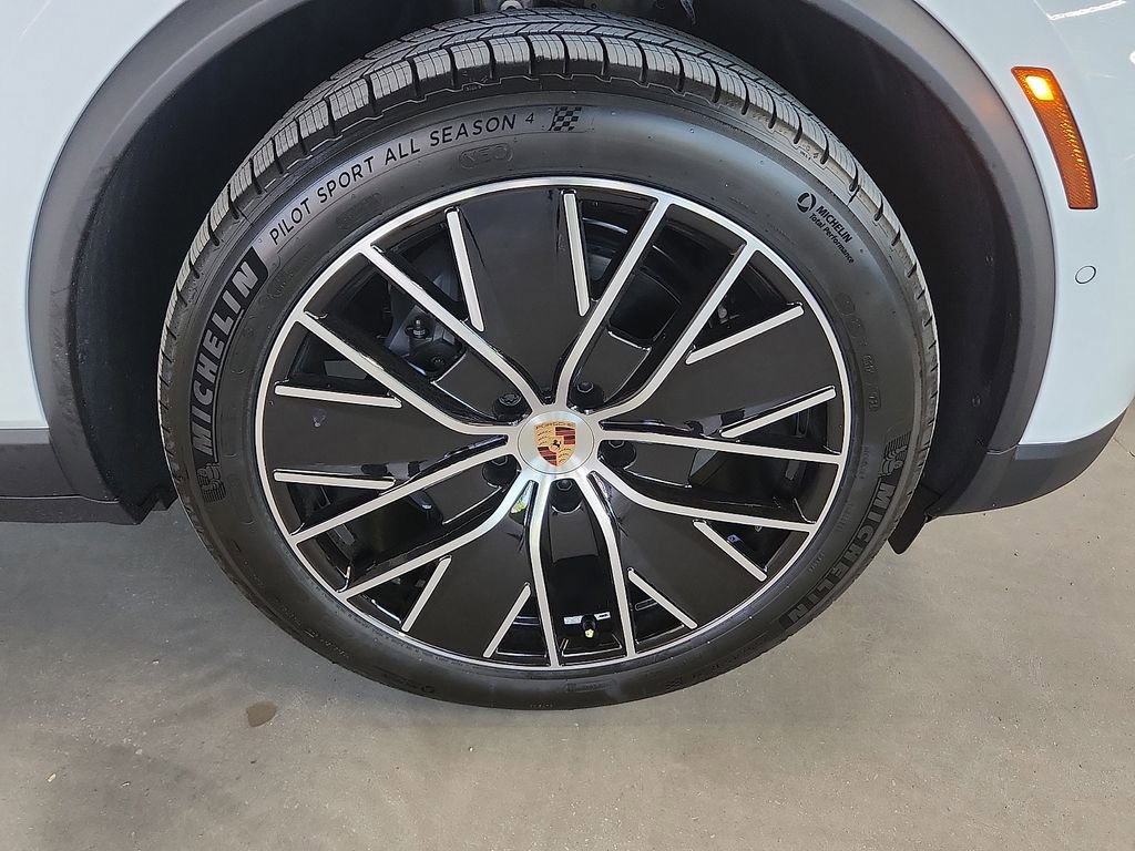 New 2026 Porsche Macan 4 Electric AWD/4WD image 10