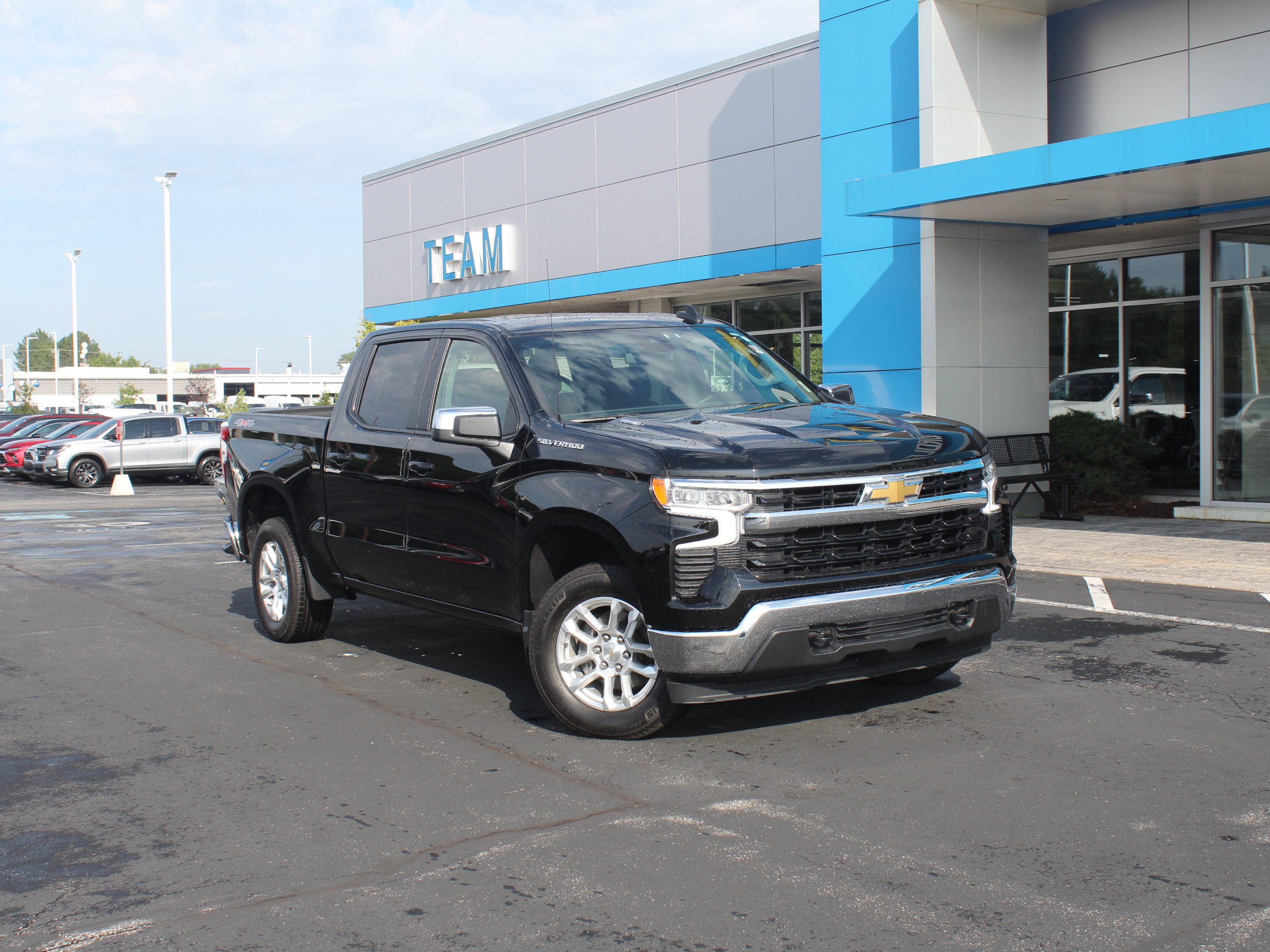 Certified 2026 Chevrolet Silverado 1500 LT AWD/4WD image 4