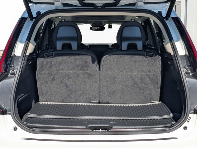 Certified 2025 Volvo XC90 T8 Plus w/ Protection Package Premier image 17