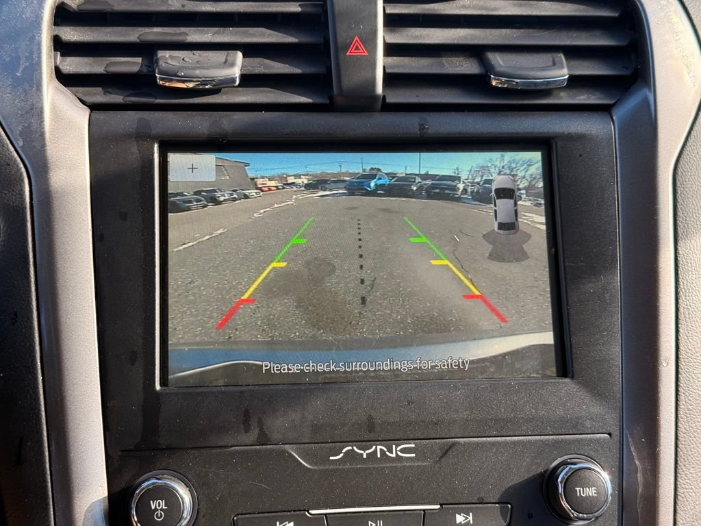 Used 2020 Ford Fusion SE FWD image 31