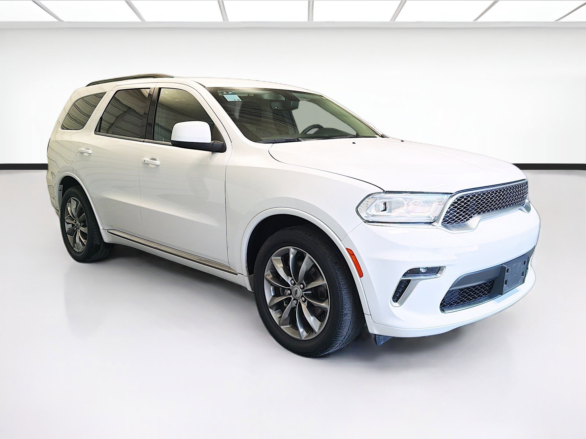 Used 2022 Dodge Durango SXT w/ Anodized Platinum Package RWD image 3