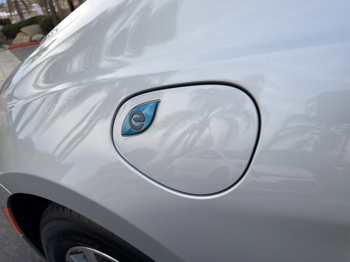 Used 2024 Chrysler Pacifica Select FWD image 38