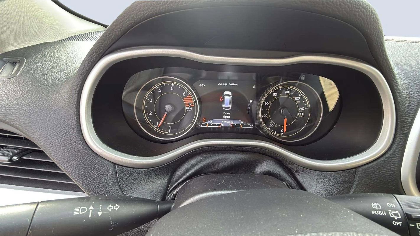 Used 2018 Jeep Cherokee Limited image 12