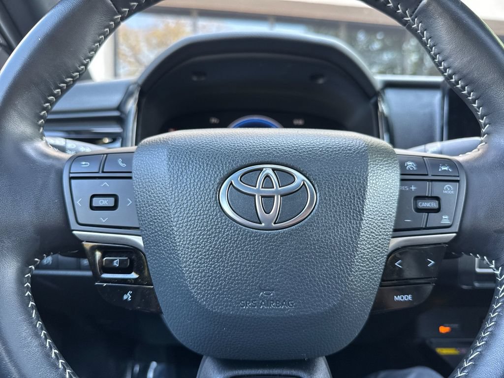 Used 2025 Toyota Camry SE w/ Convenience Package FWD image 29