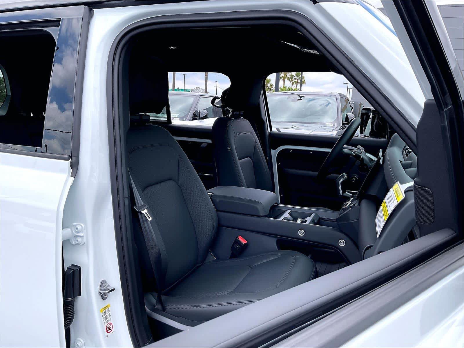 New 2026 Land Rover Defender 110 X-Dynamic SE AWD/4WD image 31