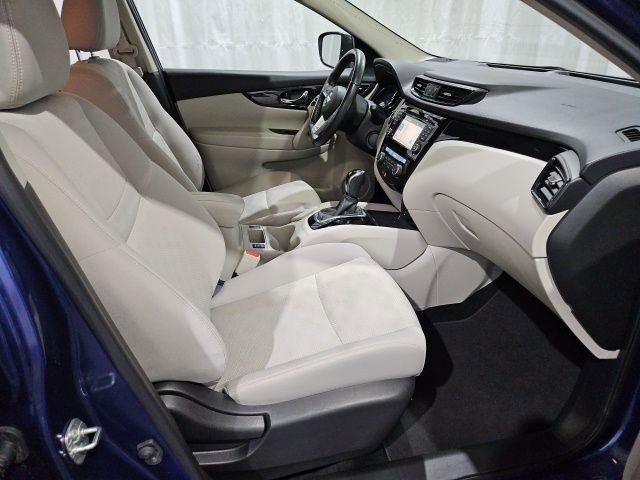 Used 2018 Nissan Rogue Sport SV w/ SV Technology Package image 16