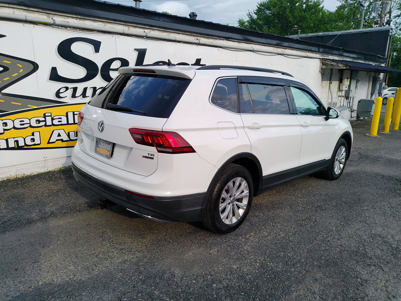 Used 2018 Volkswagen Tiguan SE w/ Panoramic Sunroof Package AWD/4WD image 2