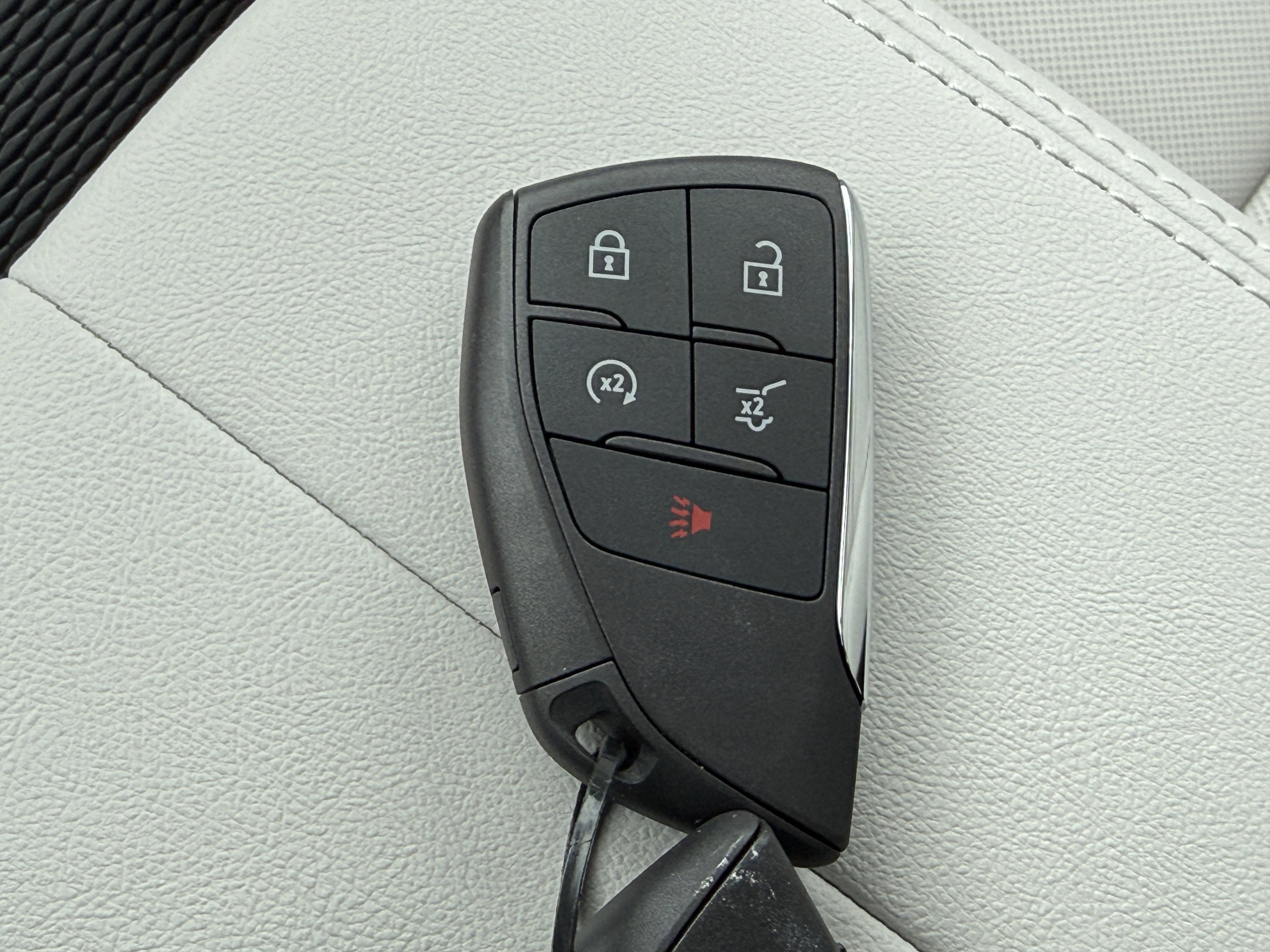 New 2026 GMC Terrain Denali w/ LPO, Floor Liner Package image 34