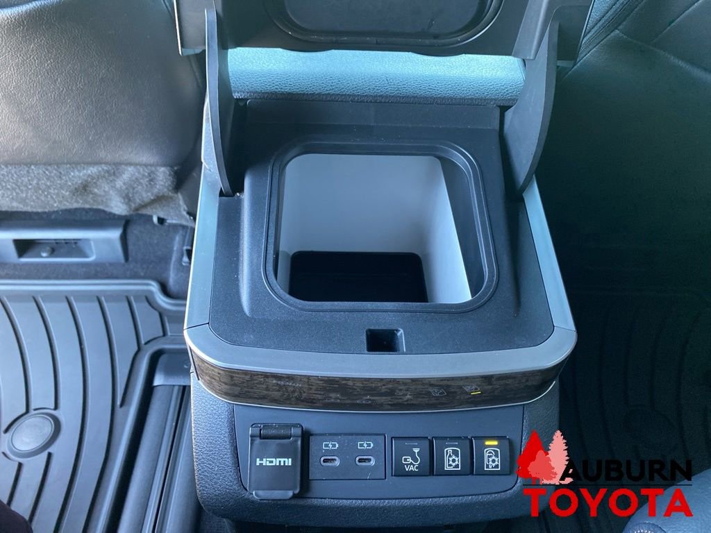 Used 2025 Toyota Sienna Platinum AWD/4WD image 29