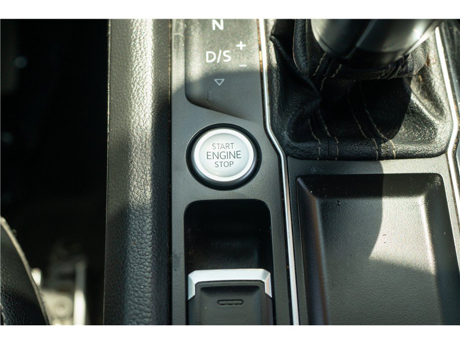 Used 2022 Volkswagen Atlas SE w/ Black Wheel Package FWD image 2