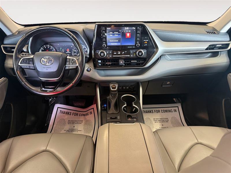 Used 2021 Toyota Highlander XLE AWD/4WD image 11