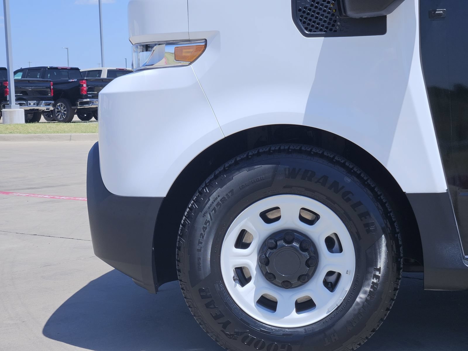 Used 2024 Chevrolet Brightdrop 600 w/ Commercial Equipment Package AWD/4WD image 11