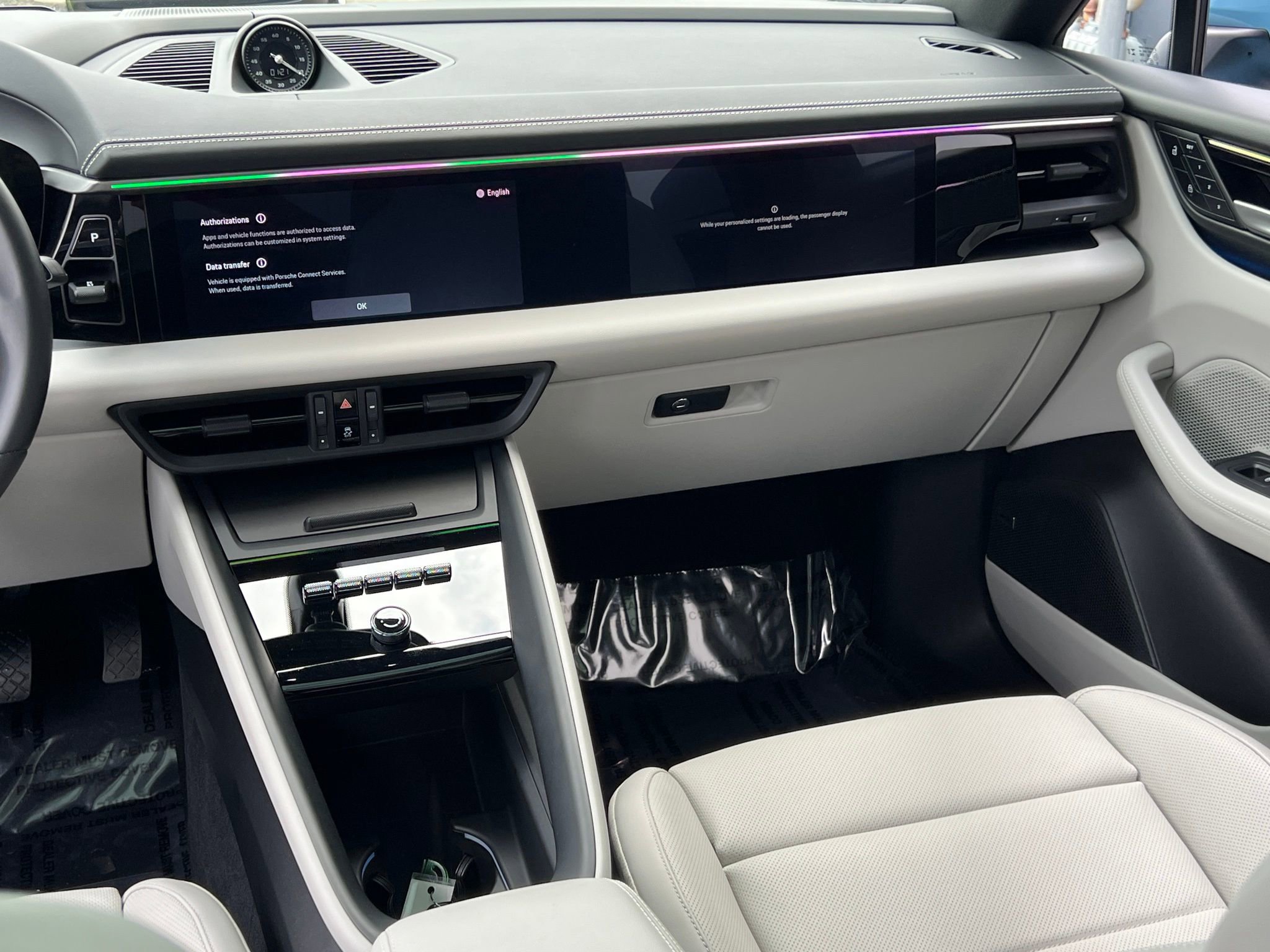 Used 2025 Porsche Macan Electric w/ Premium Package RWD image 30