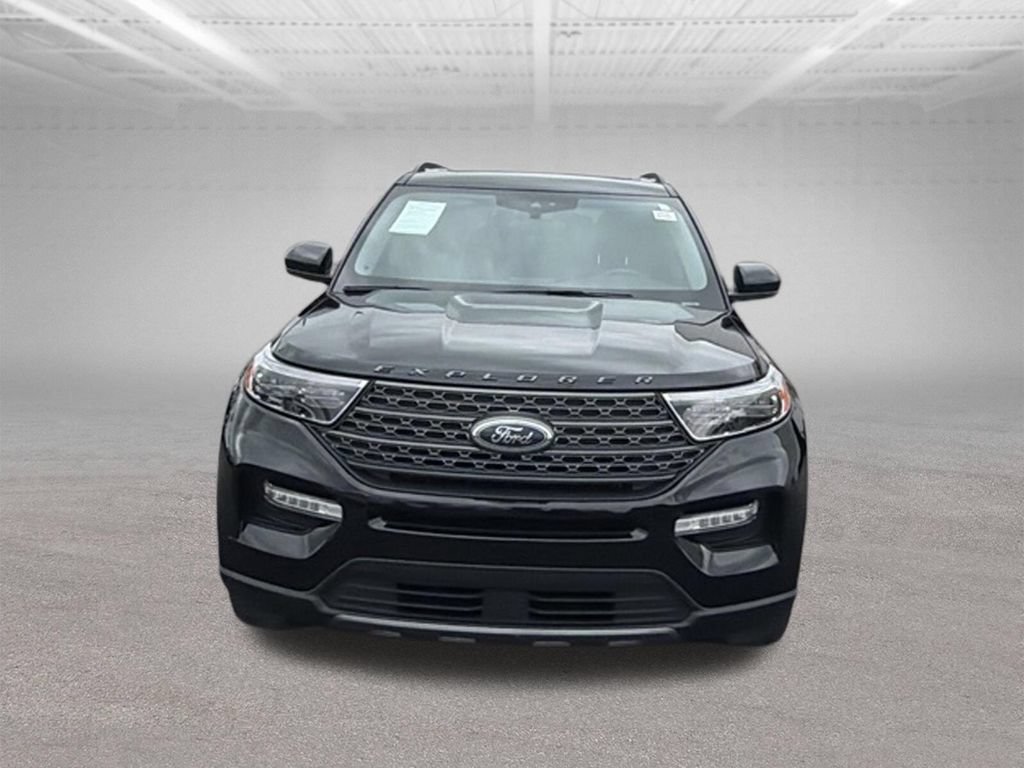 Used 2023 Ford Explorer XLT w/ Equipment Group 202A AWD/4WD image 3