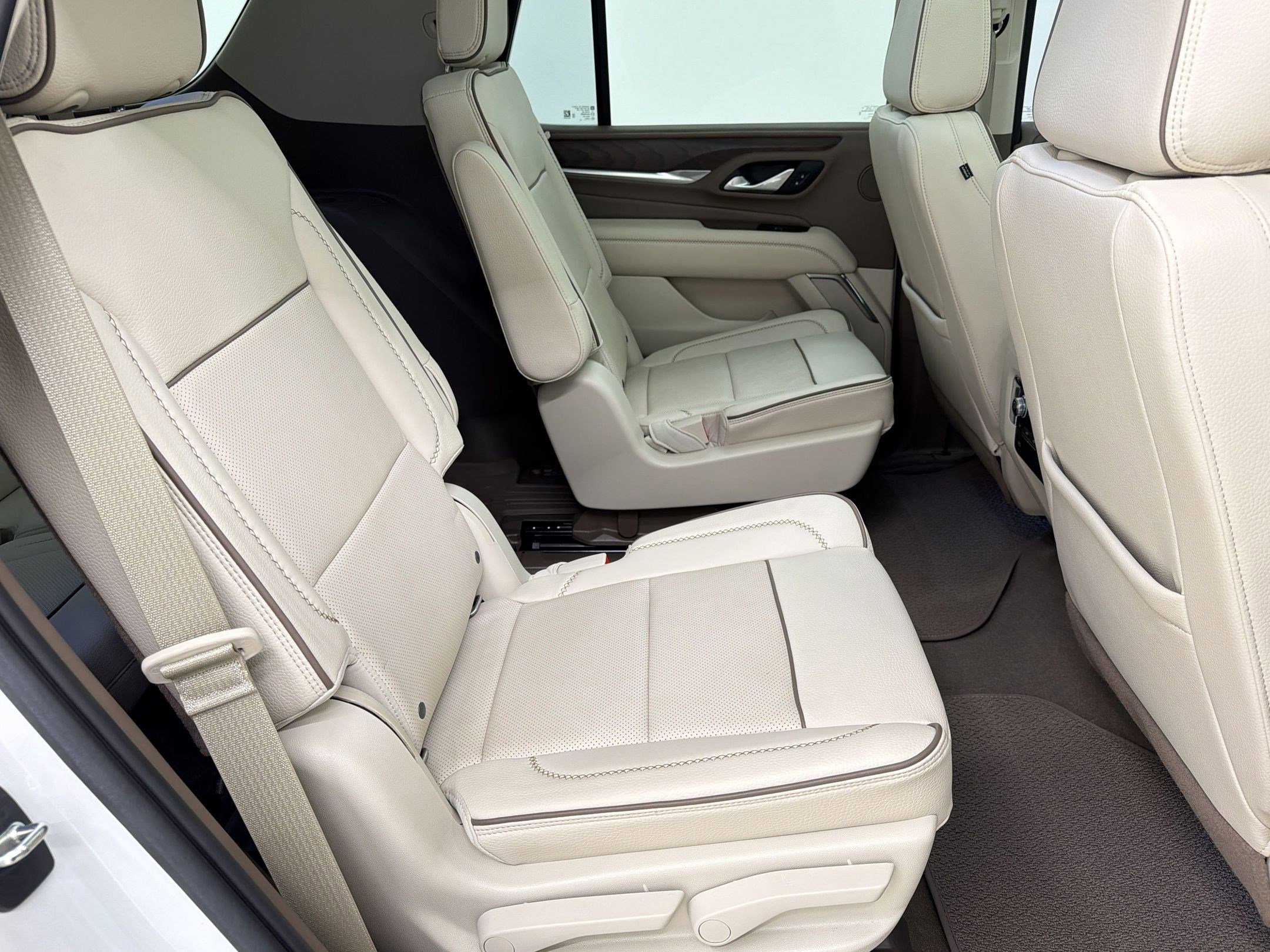 Used 2022 GMC Yukon Denali w/ Denali Premium Package AWD/4WD image 29