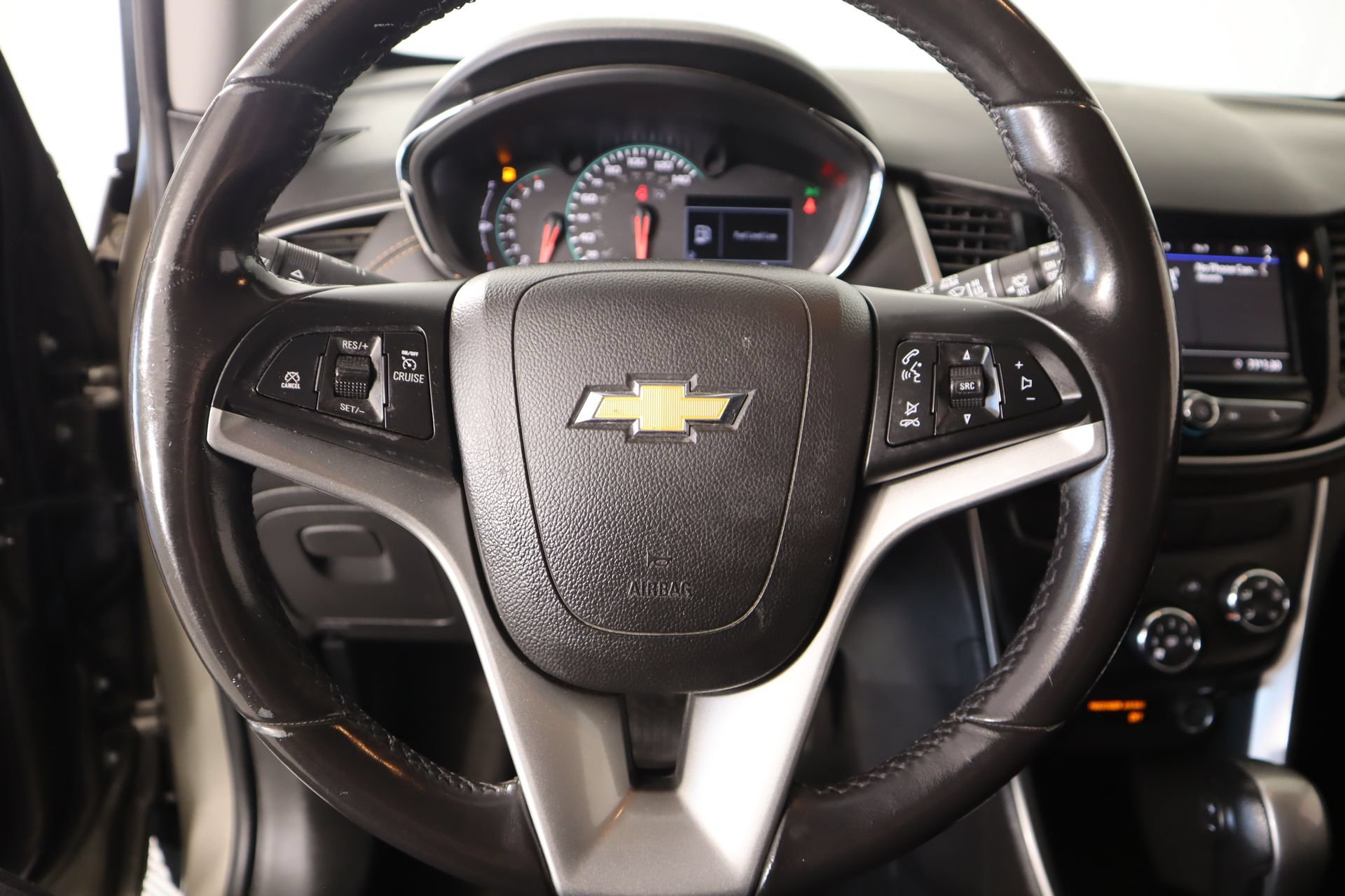 Used 2022 Chevrolet Trax LT w/ Driver Confidence Package AWD/4WD image 3