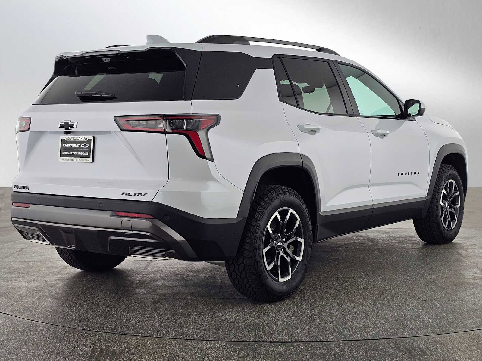Used 2026 Chevrolet Equinox ACTIV w/ Convenience Package III image 3