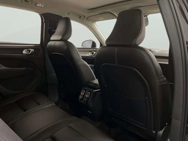 Used 2025 Volvo XC40 B5 Plus image 69