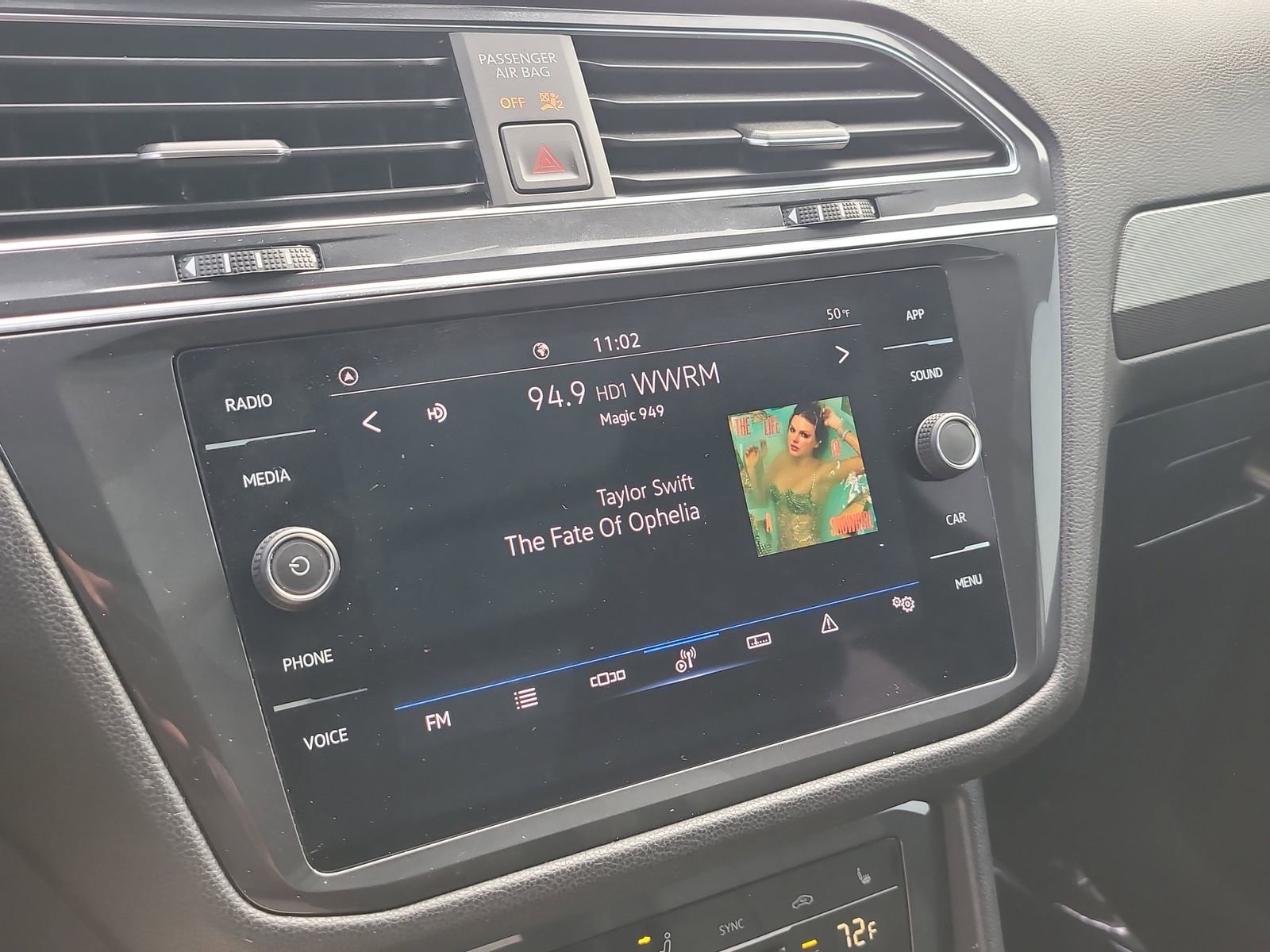 Used 2023 Volkswagen Tiguan SE R-Line image 24