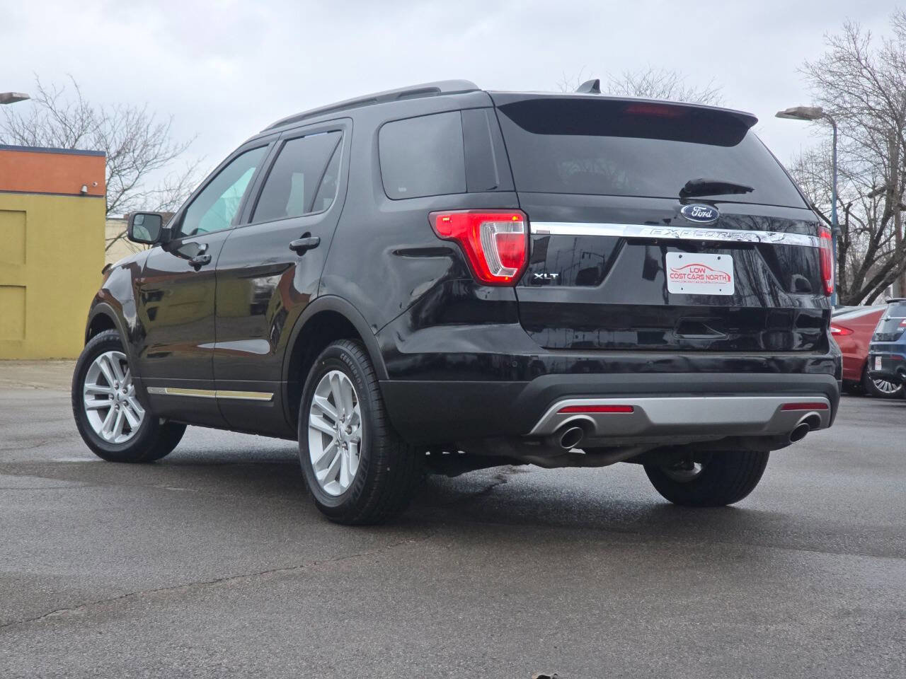 Used 2017 Ford Explorer XLT w/ Equipment Group 201A image 7