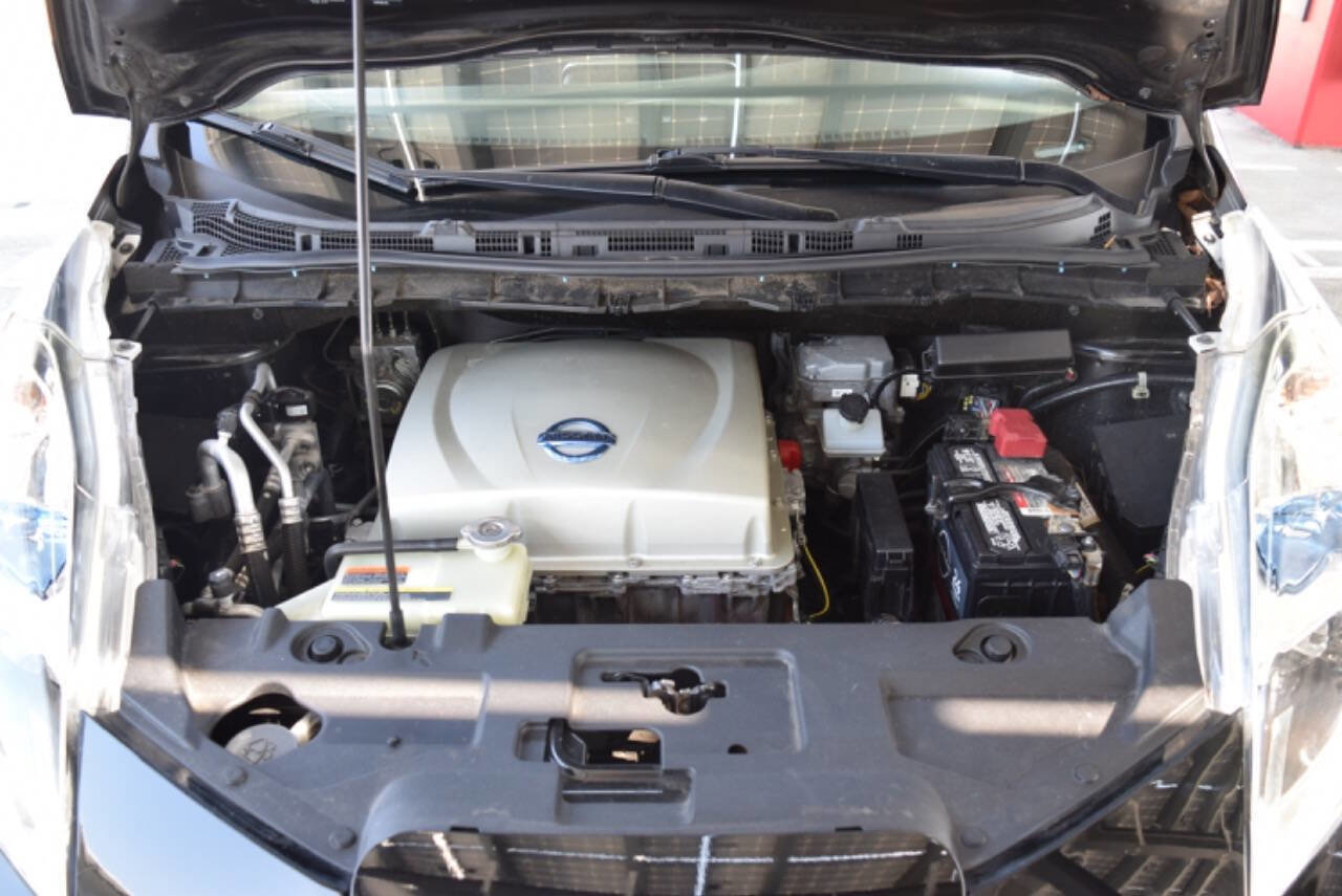 Used 2015 Nissan Leaf SL w/ Premium Package image 22