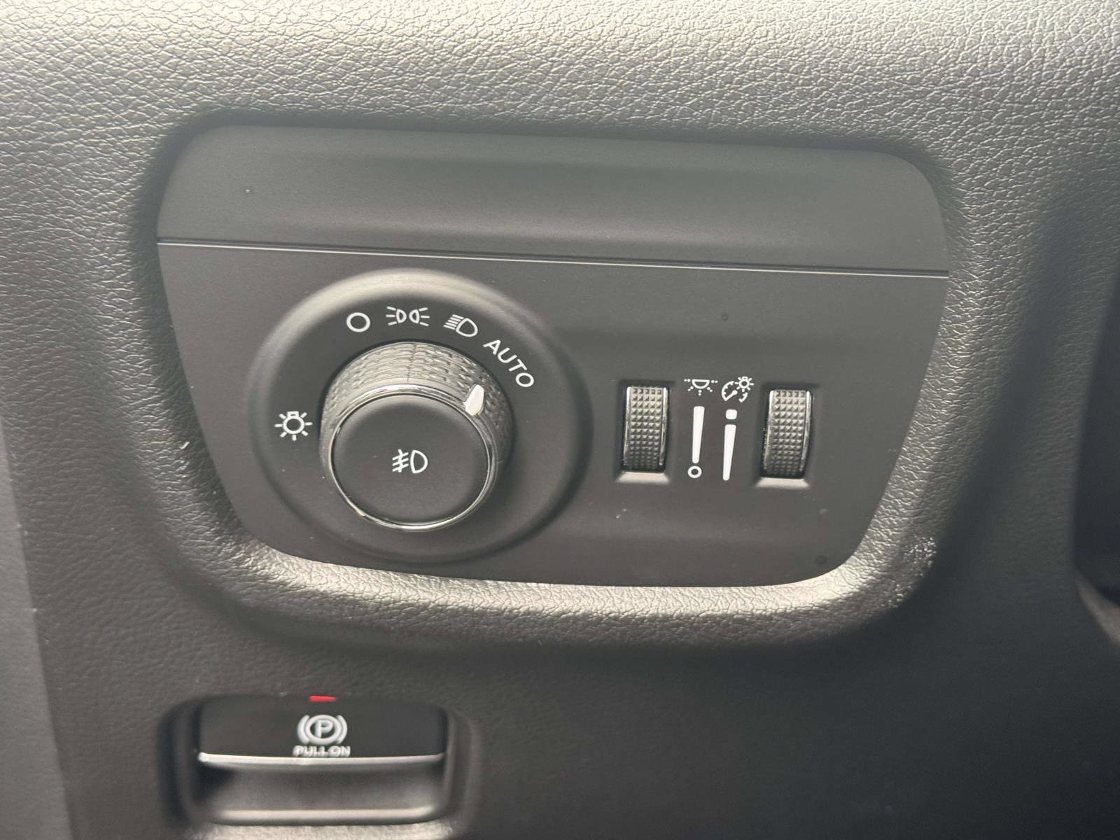 Certified 2023 Jeep Grand Cherokee L Limited AWD/4WD image 19