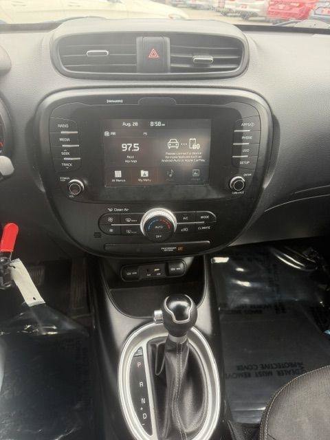 Used 2018 Kia Soul + FWD image 16