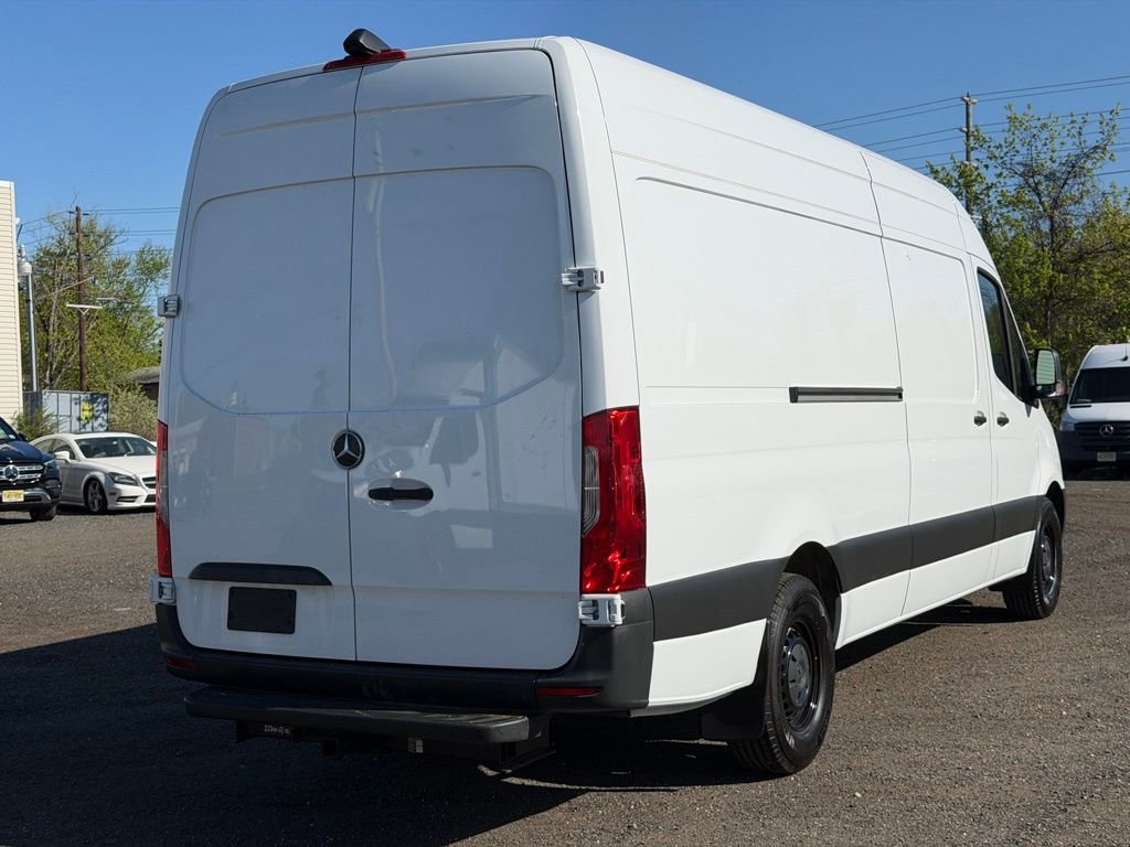 Used 2022 Mercedes-Benz Sprinter 2500 image 4