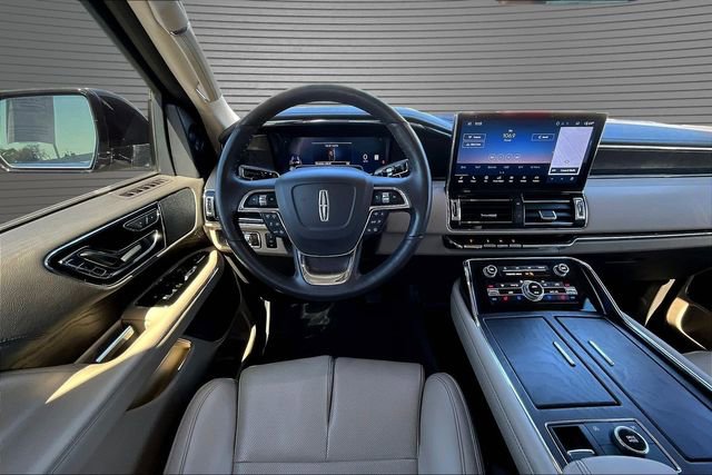 Used 2024 Lincoln Navigator Premiere AWD/4WD image 8