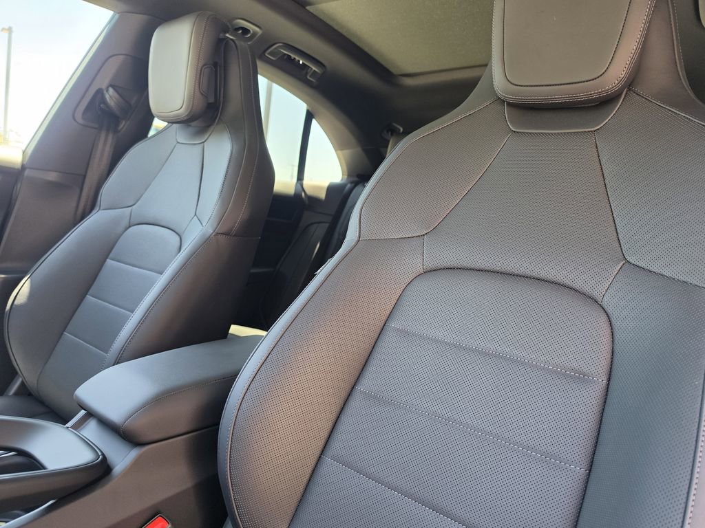 New 2026 Porsche Macan Electric RWD image 5