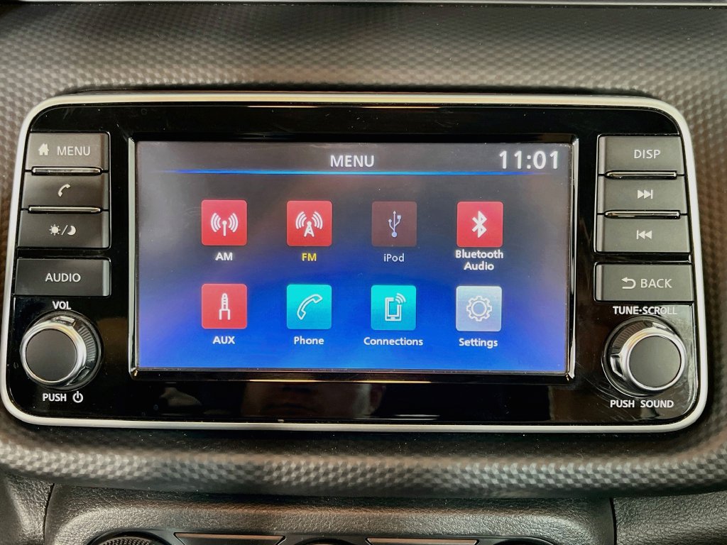 Used 2022 Nissan Kicks S FWD image 17